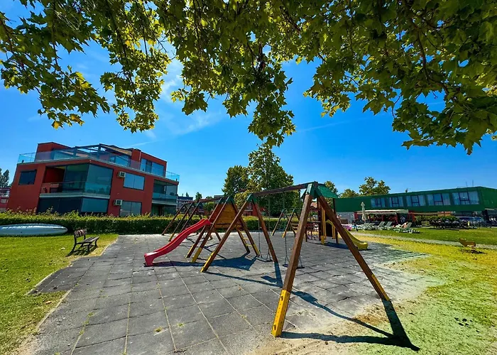 Bl Yacht Club Art B2